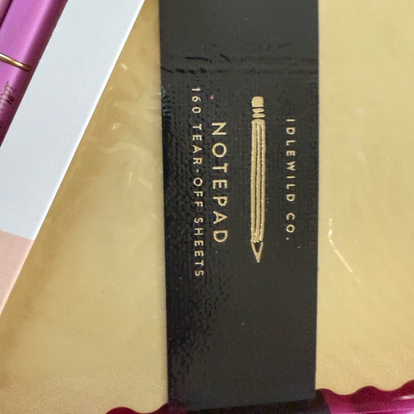 Brand new stationary with brand new skin pen set - Picture 2 of 5